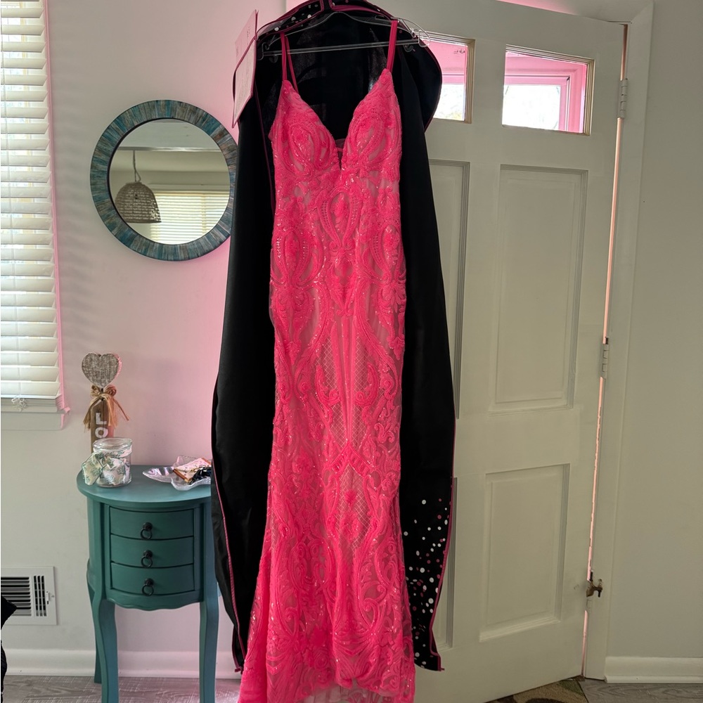 Prom Dress Never Worn: Elegant Pink Lace Dress